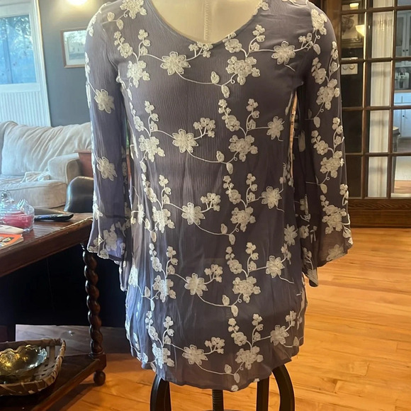 Altar'd State Dress Gray Floral Embroidered Boho Bell Sleeve Womens Size M - Picture 1 of 4